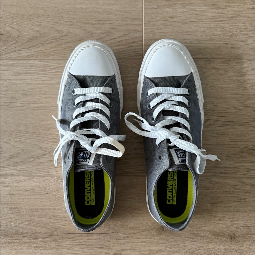 Converse Charcoal Gray and White Low-Tops Sneakers Chuck Taylor 9.5